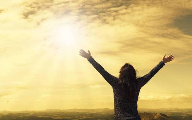 woman, sky, sunlight-2667455.jpg